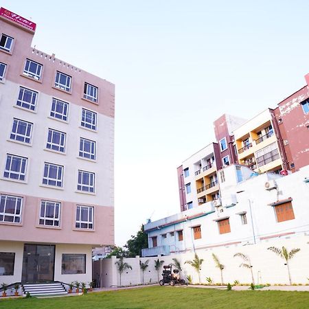 Hotel The Marutinandan Grand à Deoghar Extérieur photo