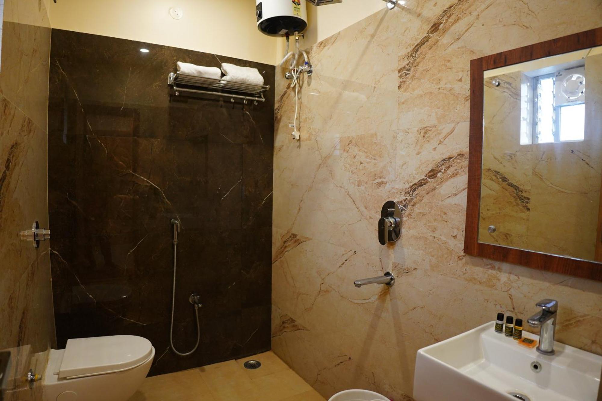Hotel The Marutinandan Grand à Deoghar Extérieur photo